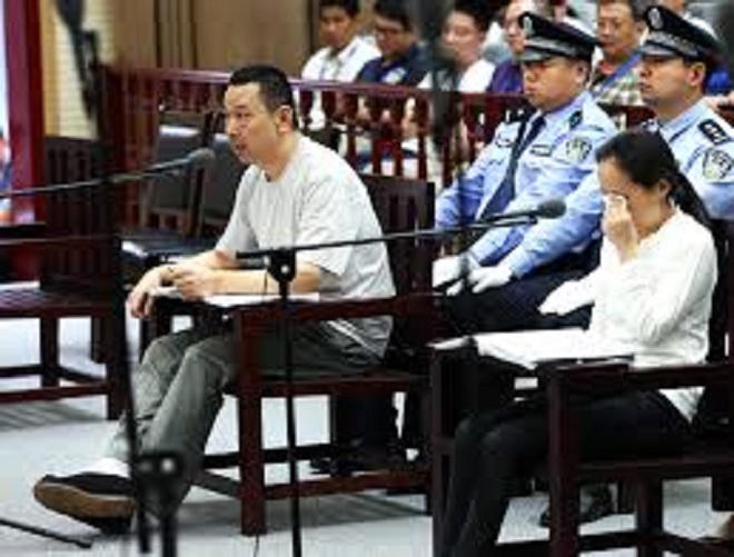 Cha làm quan to, con tha hồ vun vén tài sản cá nhân