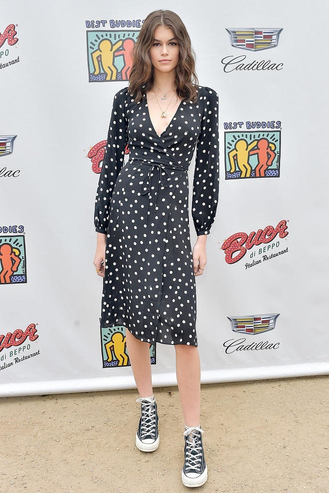 Sao ngoại lăng xê họa tiết chấm bi nữ tính đón hè