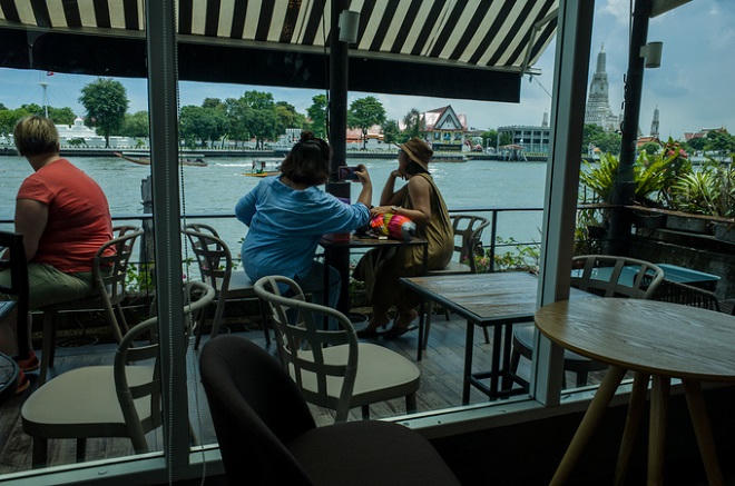 Đi buýt sông ngắm những ngôi chùa nổi tiếng ở Bangkok