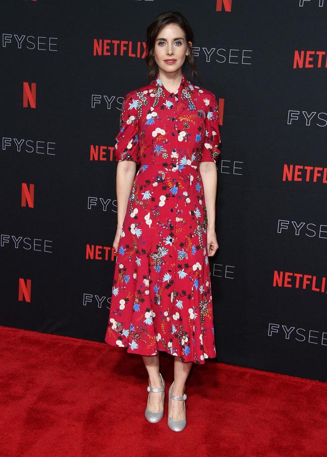 Không còn mặc dị, Lady Gaga vào nhóm sao đẹp tuần