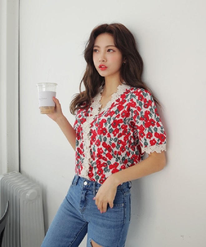 Không thể bỏ qua những kiểu áo sơ mi cách điệu vô cùng hot trong mùa hè này