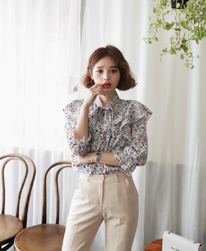 Không thể bỏ qua những kiểu áo sơ mi cách điệu vô cùng hot trong mùa hè này