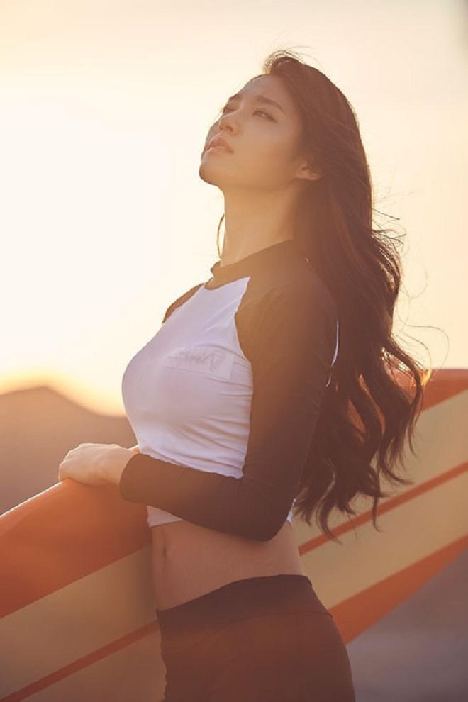 Mặc crop top đơn giản nhưng gợi cảm như 'nữ thần Kpop' Seolhyun