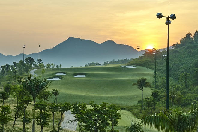 Chơi golf giữa núi đồi Đà Nẵng