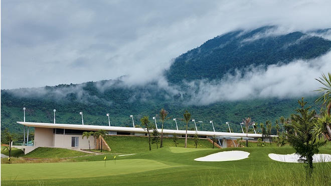 Chơi golf giữa núi đồi Đà Nẵng