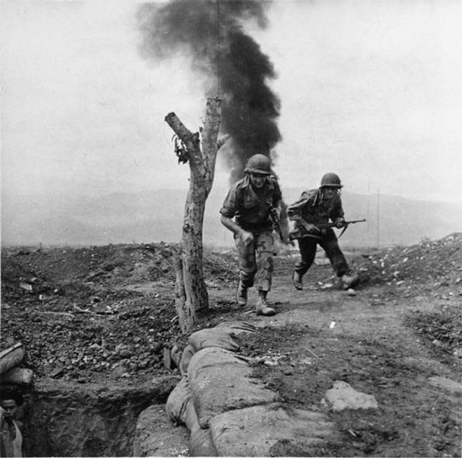 Sức mạnh 'hồn xiêu phách lạc' của pháo binh Việt Minh