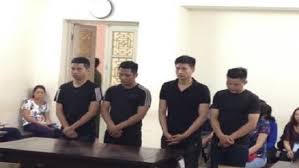 Dùng phim 'đen' kiếm tiền, cựu sinh viên dẫn dắt cả bạn vào tù