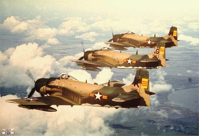 Cuộc tháo chạy bi thảm (Bài 3): 'Hợp đồng tác chiến' kiểu máy bay VNCH oanh kích… quân Sài Gòn