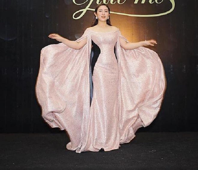 Ấn tượng với chiếc váy "đánh lừa thị giác" của ca sĩ Bảo Trâm 