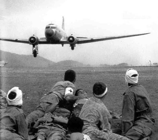 Điện Biên Phủ trong hồi ức một sĩ quan Pháp (Bài 4): Cuộc giao tranh dai dẳng giành giật năm quả đồi