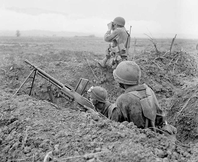 Điện Biên Phủ trong hồi ức một sĩ quan Pháp (Bài 4): Cuộc giao tranh dai dẳng giành giật năm quả đồi