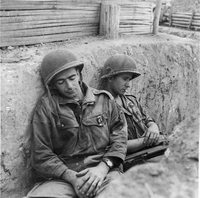 Điện Biên Phủ trong hồi ức một sĩ quan Pháp (Bài 4): Cuộc giao tranh dai dẳng giành giật năm quả đồi