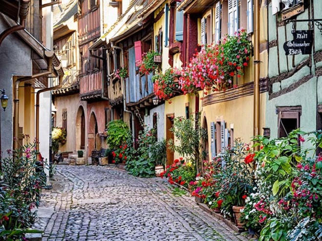 Những ngôi làng thanh bình ở nước Pháp