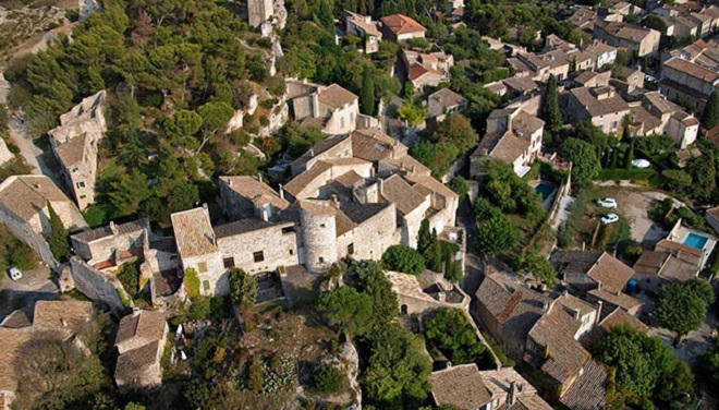 Những ngôi làng thanh bình ở nước Pháp