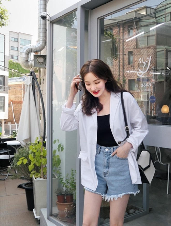 Áo khoác blazer đang khiến hội chị em "say như điếu đổ" vì mặc cực đẹp mà lại không nóng