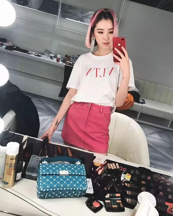 Chiếc áo thun hơn 8 triệu đồng gây sốt của 'Thư ký Kim'