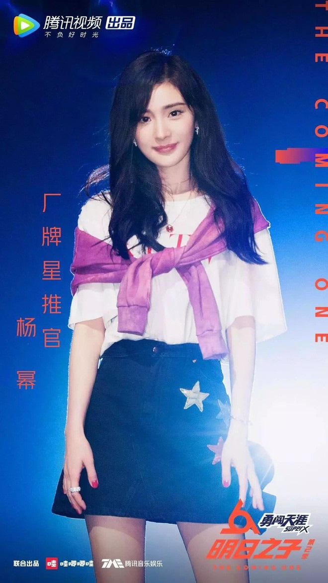 Chiếc áo thun hơn 8 triệu đồng gây sốt của 'Thư ký Kim'