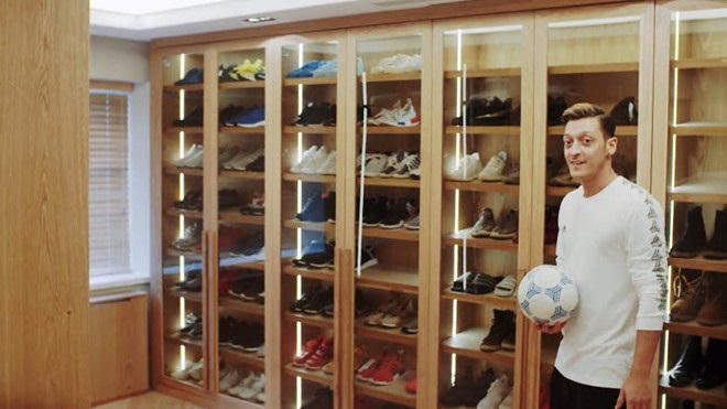 Cầu thủ nào sở hữu bộ sưu tập giày sneakers độc đáo?