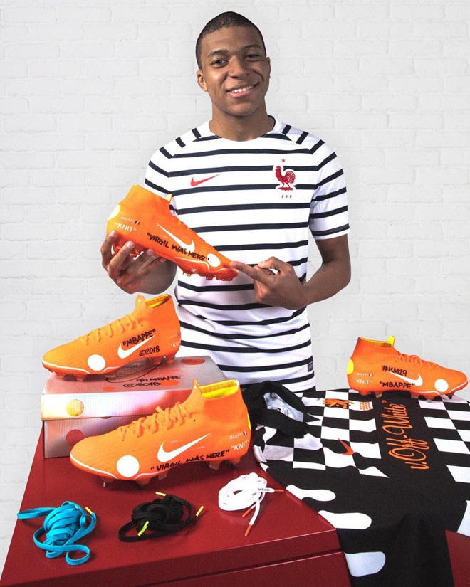 Cầu thủ nào sở hữu bộ sưu tập giày sneakers độc đáo?