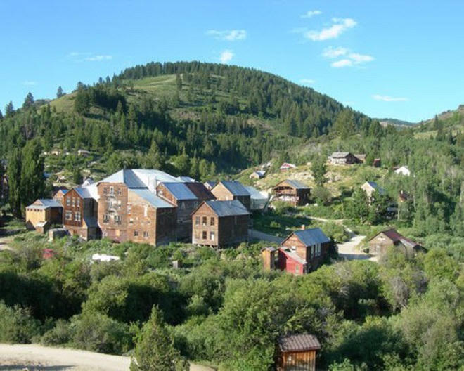 Dù sợ nhưng du khách vẫn kéo tới khám phá những địa điểm bỏ hoang này