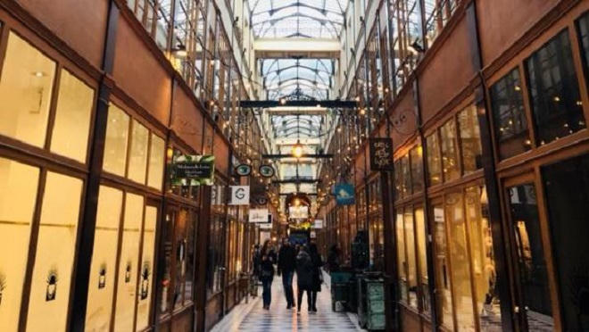 Trăm năm thăng trầm “mốt” kiến trúc hẻm có mái che