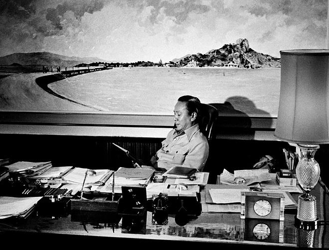 Những ngày cuối của Quân đội Việt Nam Cộng hòa (Bài 2): Ném chiến cụ, cướp tàu tháo chạy