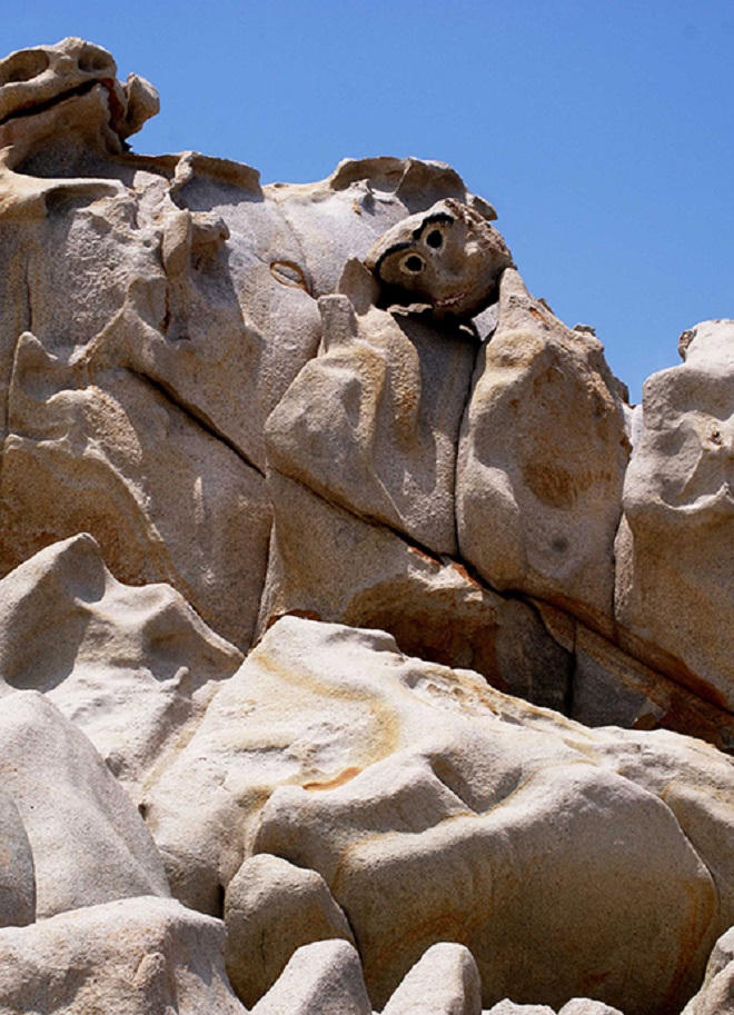 Những tảng đá khổng lồ có hình thù kỳ dị ở Bình Thuận