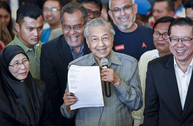 Chuyện ít biết về bộ trưởng điển trai 25 tuổi