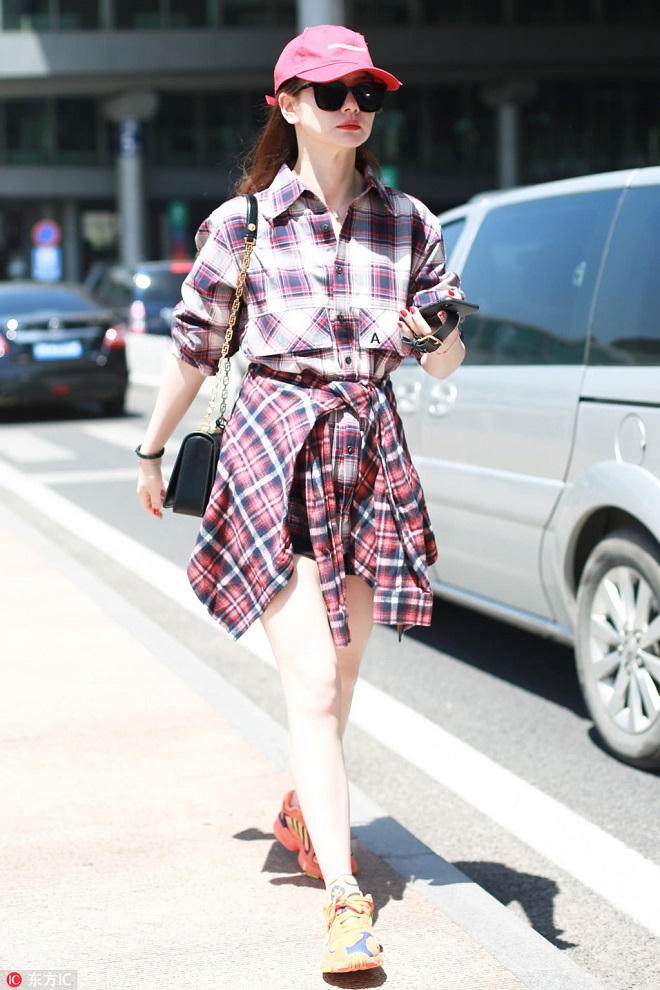 Cách phối đồ cá tính với sơ mi kẻ ô