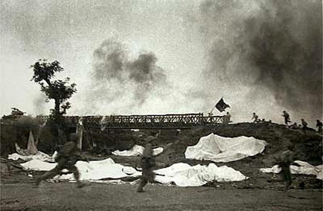 Điện Biên Phủ trong hồi ức một sĩ quan Pháp (Bài cuối):  'Quả mìn' chấn động chấm dứt cuộc chiến