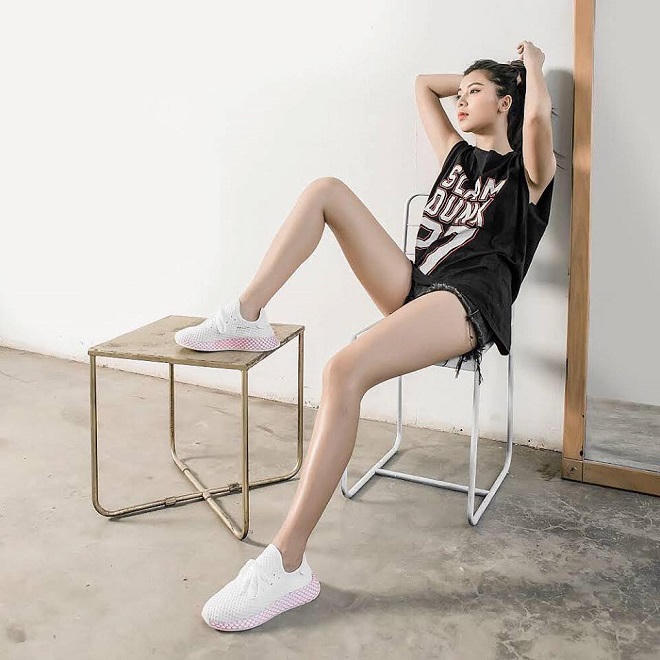 Thanh Hằng, Hà Tăng ưa chuộng áo khoác denim nam tính