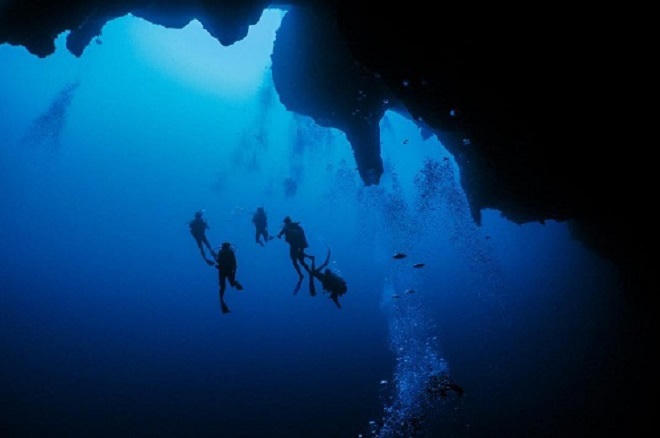 Hố sụt khổng lồ giữa đại dương ở châu Mỹ