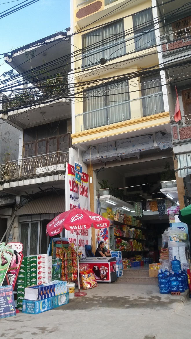 Quảng Ninh: “Cưa đôi” nhà dân phục vụ dự án chỉnh trang đô thị?