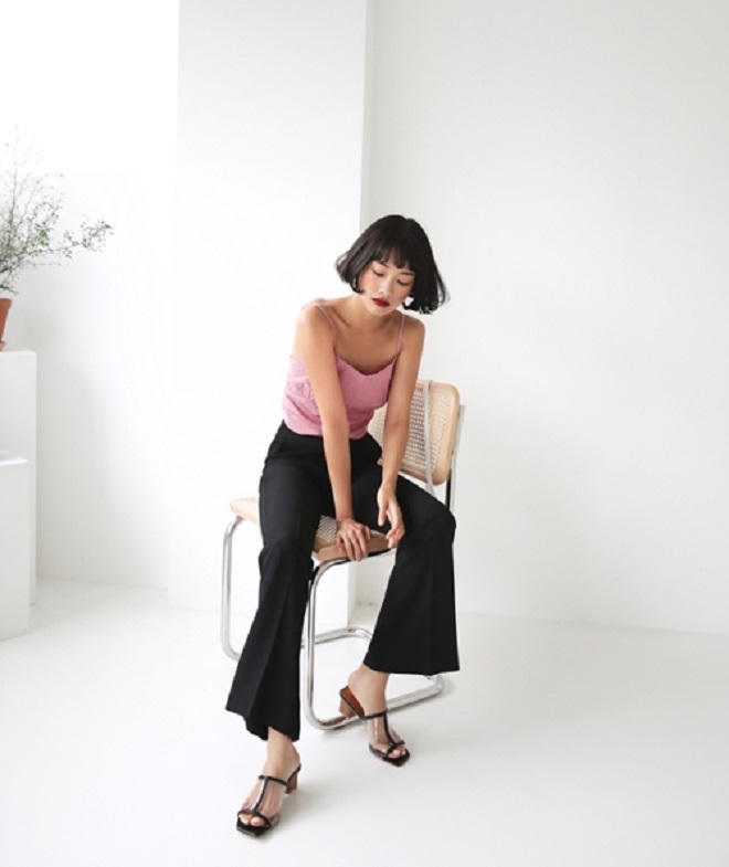 4 cách lên đồ cực sang chảnh và thời thượng với chiếc áo hai dây đang "làm mưa làm gió" trong hè này