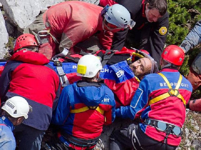 700 người cứu nhà vật lý trong hang sâu nhất nước Đức