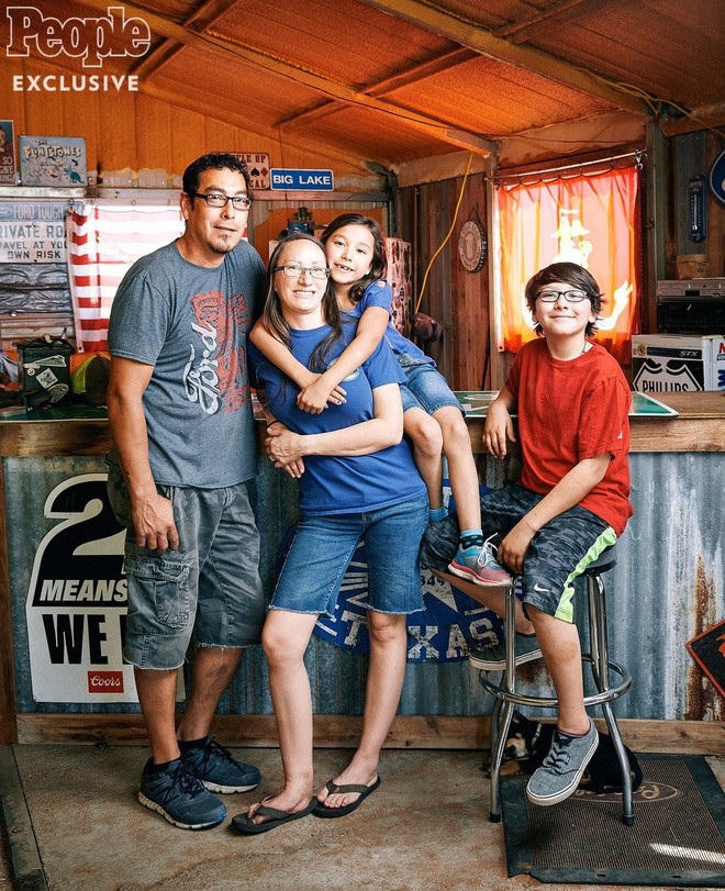 Thần chết “từ chối” bé gái 18 tháng tuổi rơi xuống hố sâu 7 mét