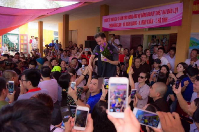 Ca sỹ Đàm Vĩnh Hưng phát động ủng hộ người dân bị thiên tai