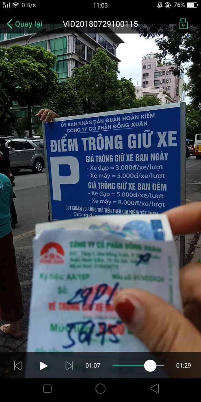 Công ty Đồng Xuân thu phí trông giữ xe: Thản nhiên làm trái quy định của Nhà nước?