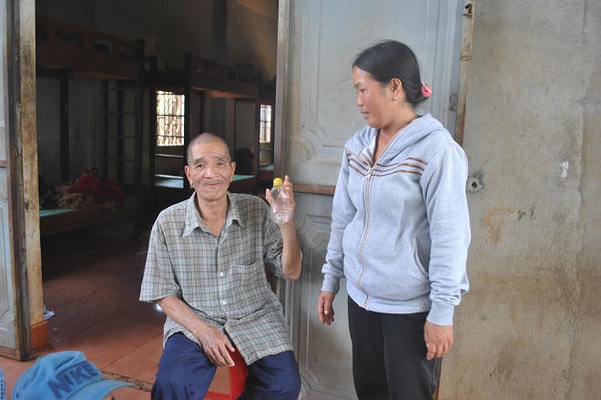 Vợ chồng nghèo “ăn gan hùm” rước cả trăm người tâm thần về nuôi