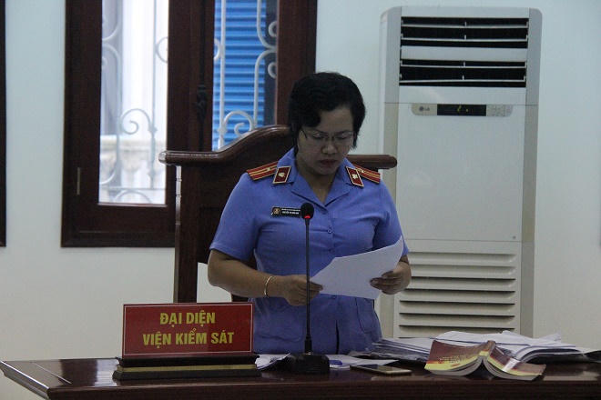 Cha đẻ, mẹ kế hành hạ con trai ở Hà Nội dã man như thế nào?