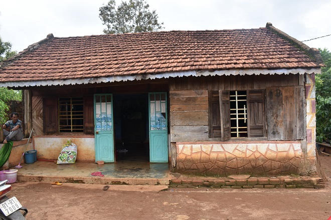 Tứ chi cụt ba nhưng không dám chết vì vợ liệt, con thơ