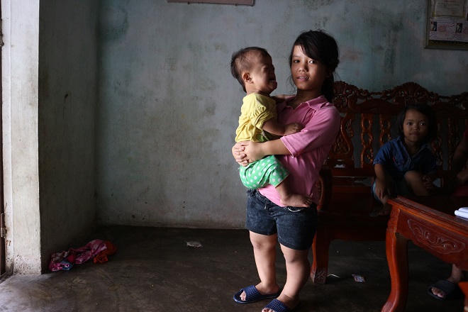 Gia đình khốn khổ bốn đời di truyền gen “chú lùn”