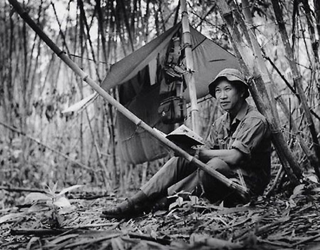 Lính công binh thông minh tay không hóa giải bom mìn Mỹ