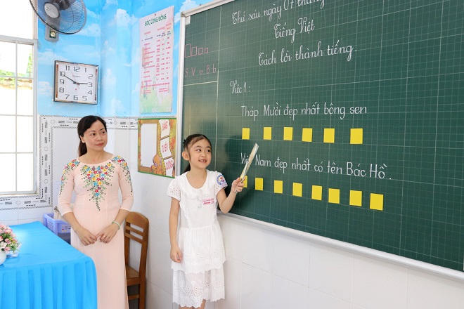 Vấn đề giảng dạy sách Tiếng Việt CNGD: Hoang mang vì xem xét kiểu “thầy bói xem voi”