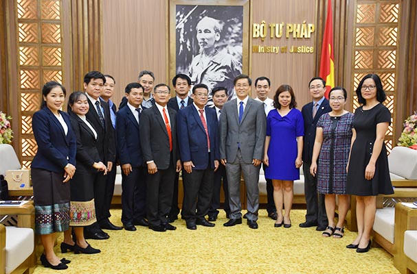 Thứ trưởng Nguyễn Khánh Ngọc tiếp Phó Giám đốc Sở Tư pháp Viêng Chăn