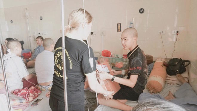 TocoToco đón Trung thu cùng các trẻ em tại khoa Nhi bệnh viện K Tân Triều