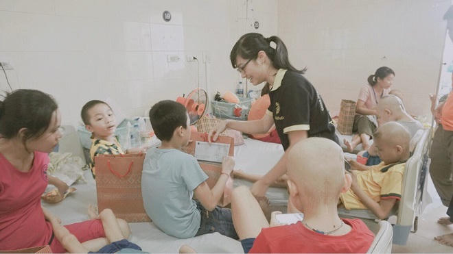 TocoToco đón Trung thu cùng các trẻ em tại khoa Nhi bệnh viện K Tân Triều