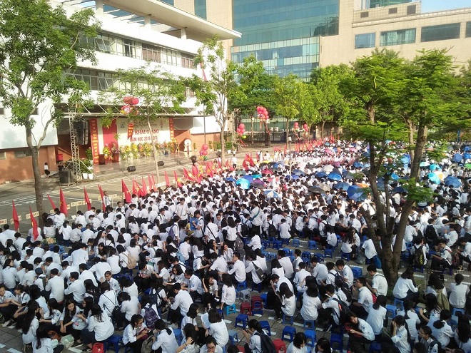 Độc quyền sách giáo khoa: Lãi, lỗ và lãng phí