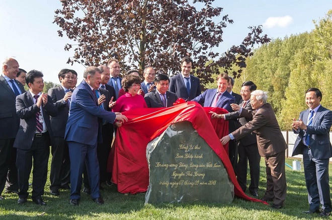 Những bước đi “mang Việt Nam ra thế giới”