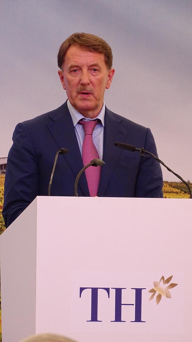 Những bước đi “mang Việt Nam ra thế giới”